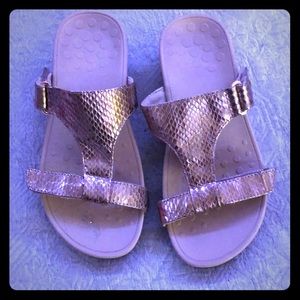Vionic Metallic rose gold snake skin sandals